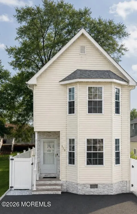 816 Center Street