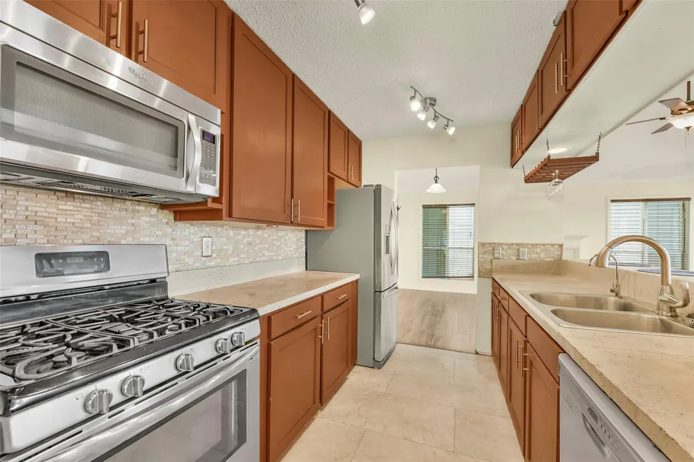 1073 Redfish Street Bayou Vista, TX 77563