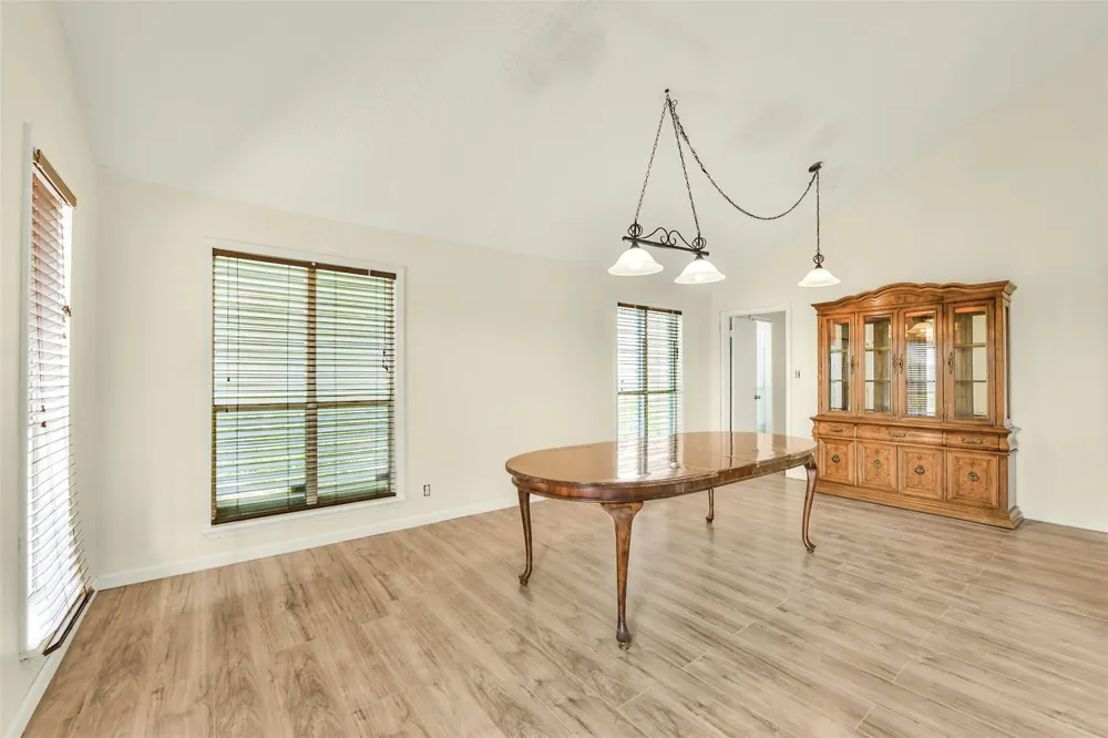 1073 Redfish Street Bayou Vista, TX 77563