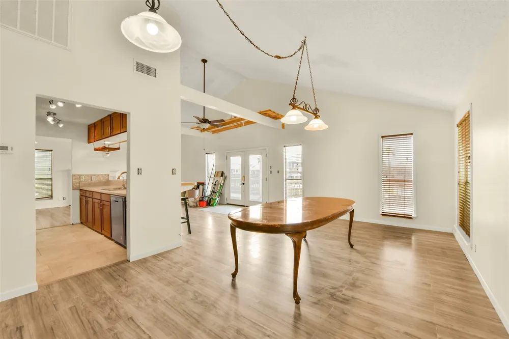 1073 Redfish Street Bayou Vista, TX 77563