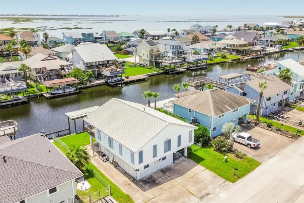 1073 Redfish Street Bayou Vista, TX 77563