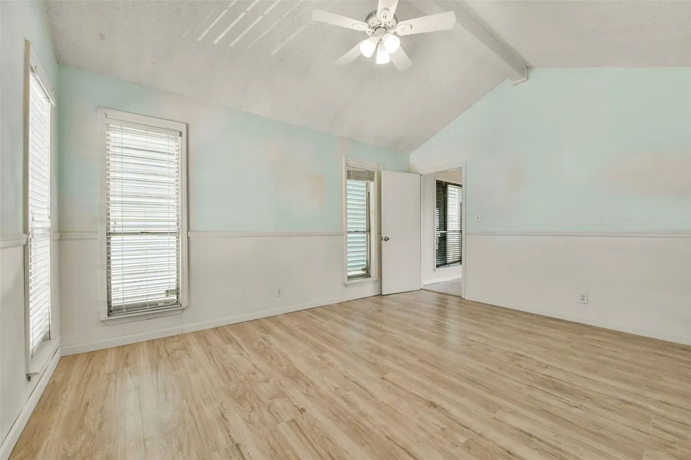 1073 Redfish Street Bayou Vista, TX 77563