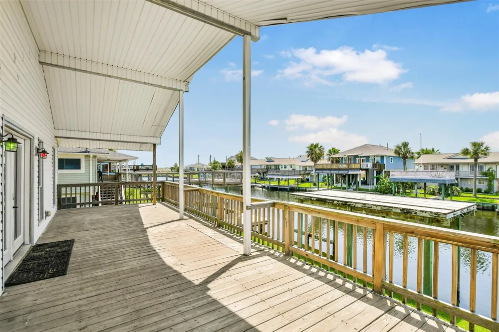 1073 Redfish Street Bayou Vista, TX 77563