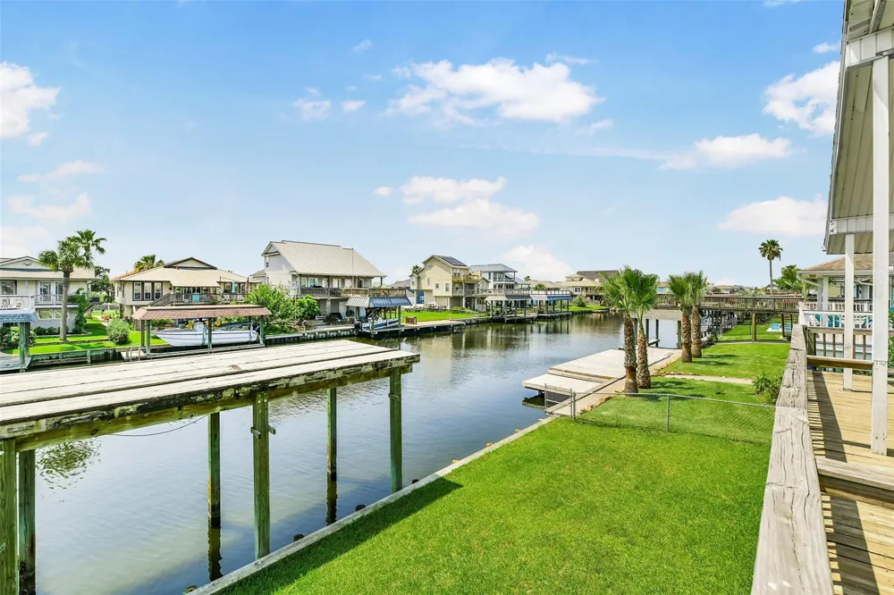 1073 Redfish Street Bayou Vista, TX 77563