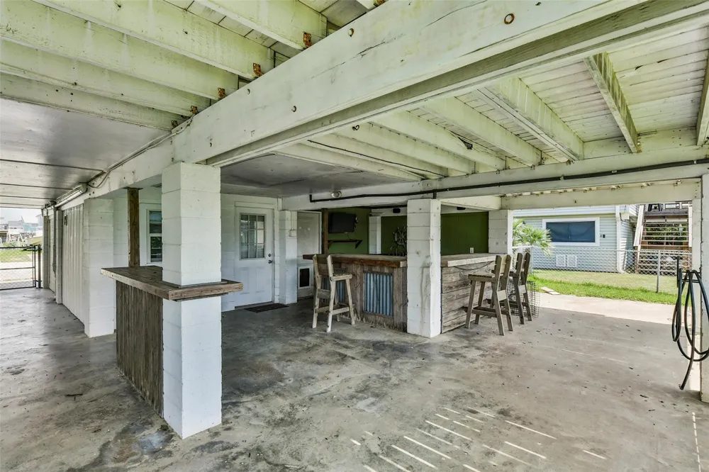 1073 Redfish Street Bayou Vista, TX 77563