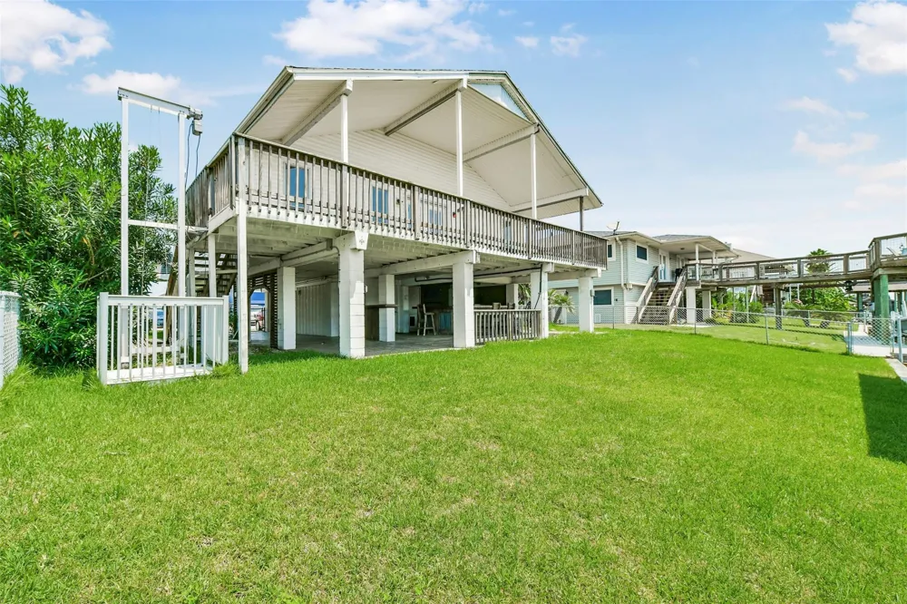 1073 Redfish Street Bayou Vista, TX 77563