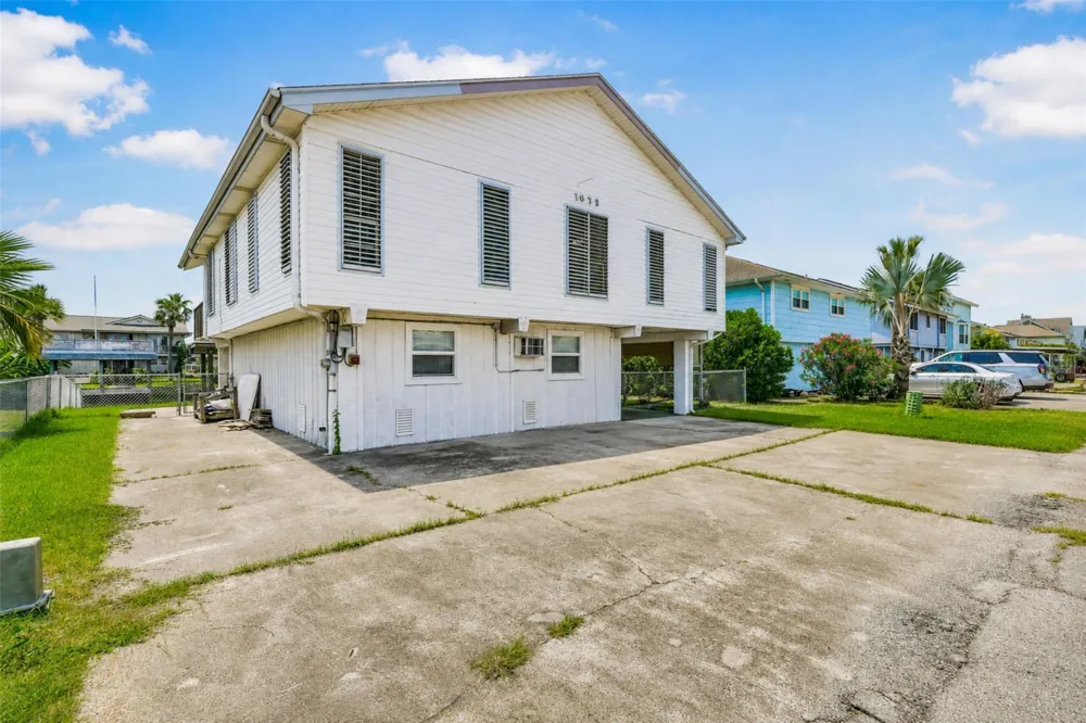 1073 Redfish Street Bayou Vista, TX 77563