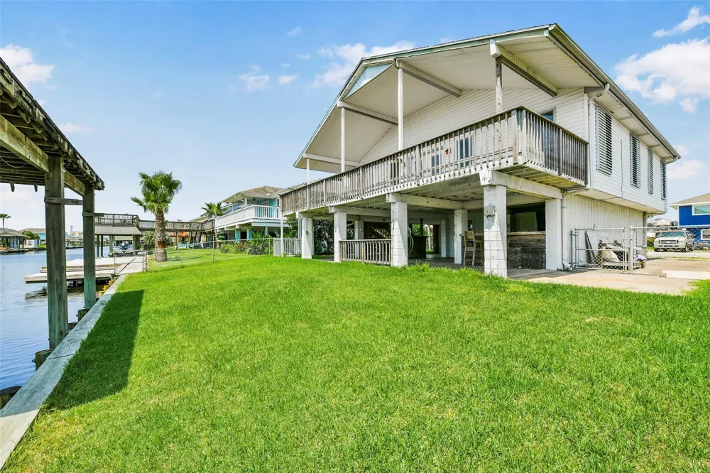 1073 Redfish Street Bayou Vista, TX 77563