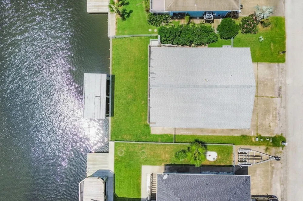1073 Redfish Street Bayou Vista, TX 77563
