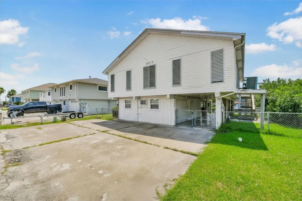 1073 Redfish Street Bayou Vista, TX 77563
