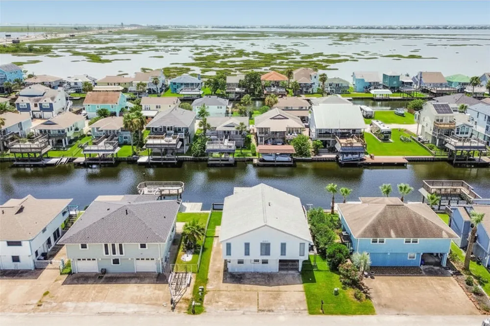 1073 Redfish Street Bayou Vista, TX 77563