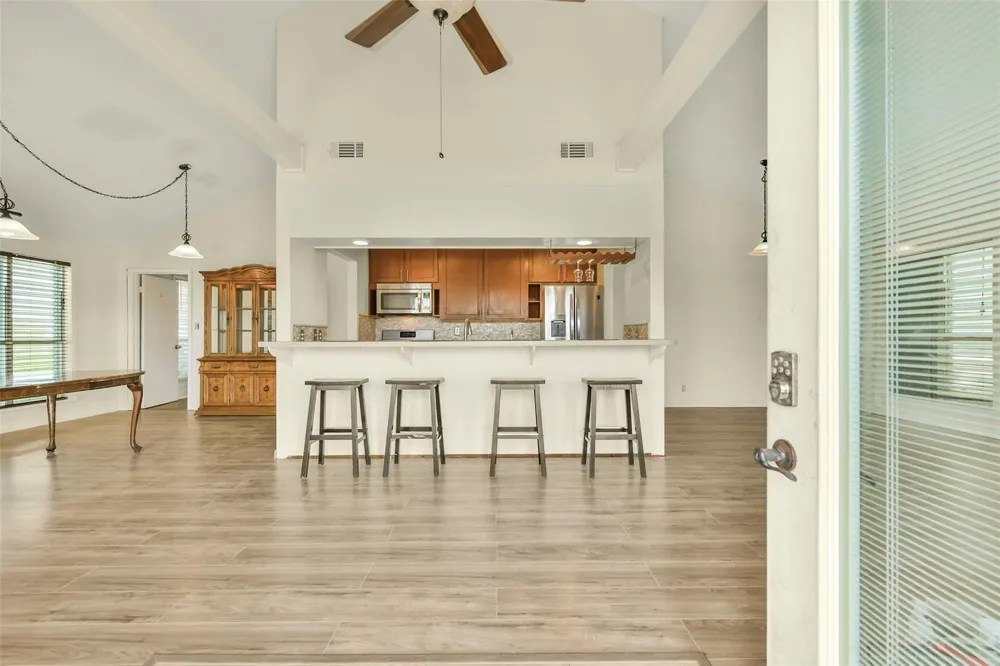 1073 Redfish Street Bayou Vista, TX 77563