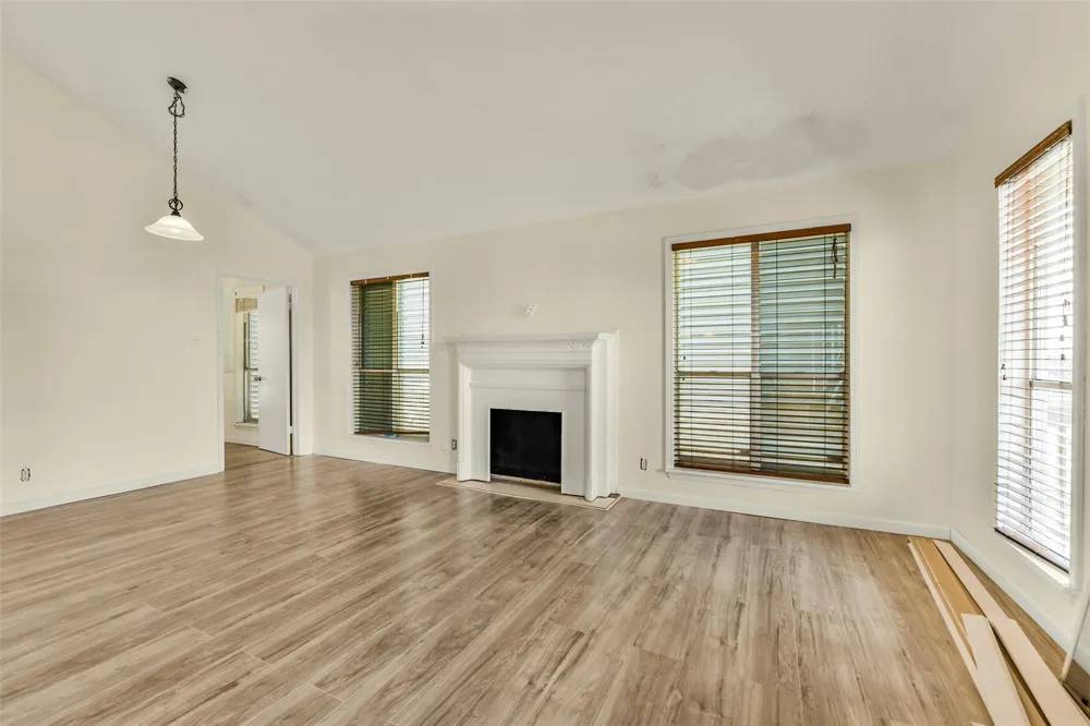 1073 Redfish Street Bayou Vista, TX 77563