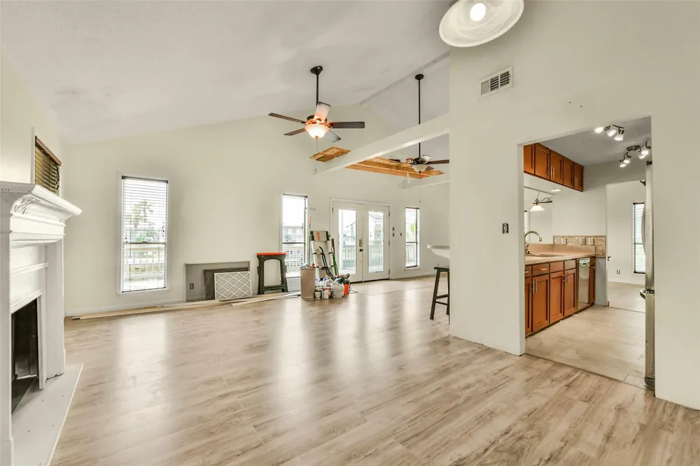 1073 Redfish Street Bayou Vista, TX 77563