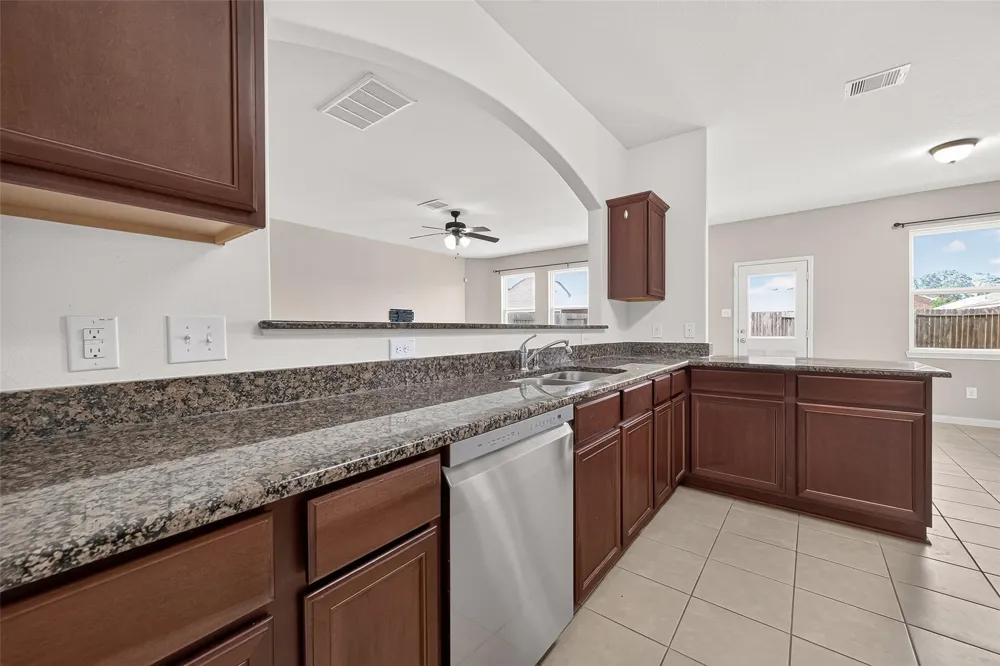 12042 Powderhorn Lane Pinehurst, TX 77362