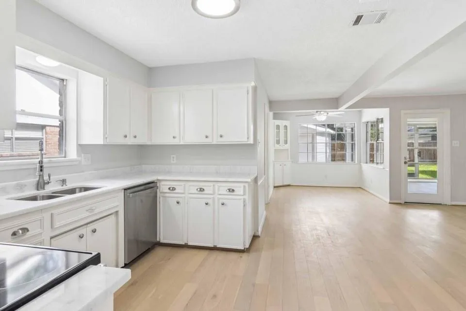 7610 Westwind Lane Houston, TX 77071
