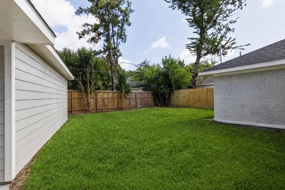 7610 Westwind Lane Houston, TX 77071