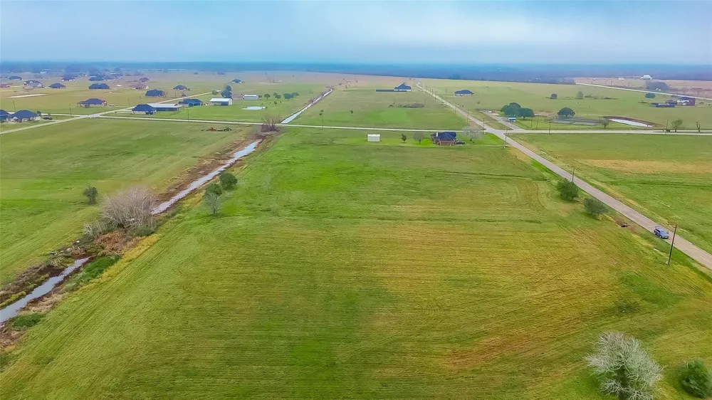 354 Brahman Trail Angleton, TX 77515