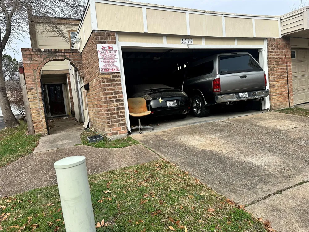 5327 Lost Forest Drive #5327 Houston, TX 77092