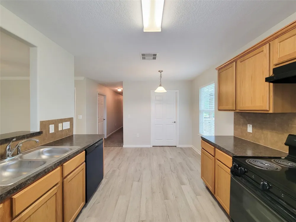 315 20th San Leon, TX 77539