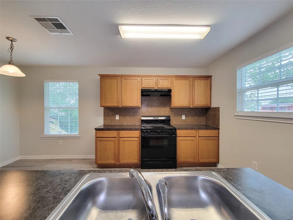 315 20th San Leon, TX 77539