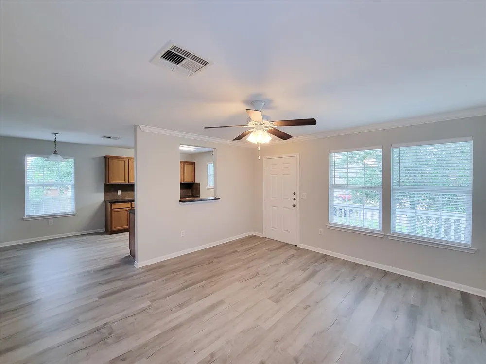 315 20th San Leon, TX 77539