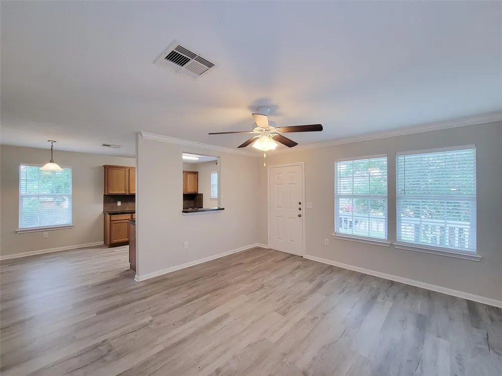 315 20th San Leon, TX 77539