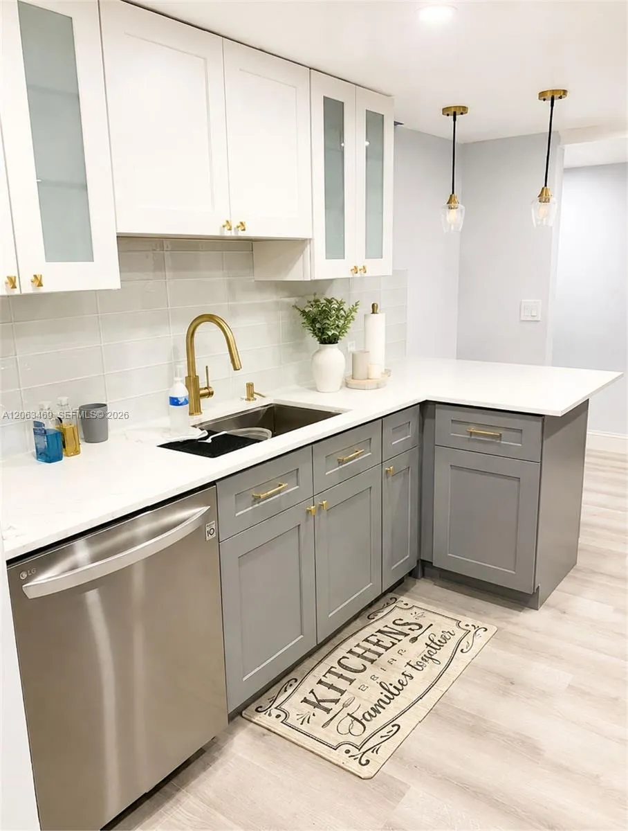 3760 Inverrary Dr #2P Lauderhill, FL 33319