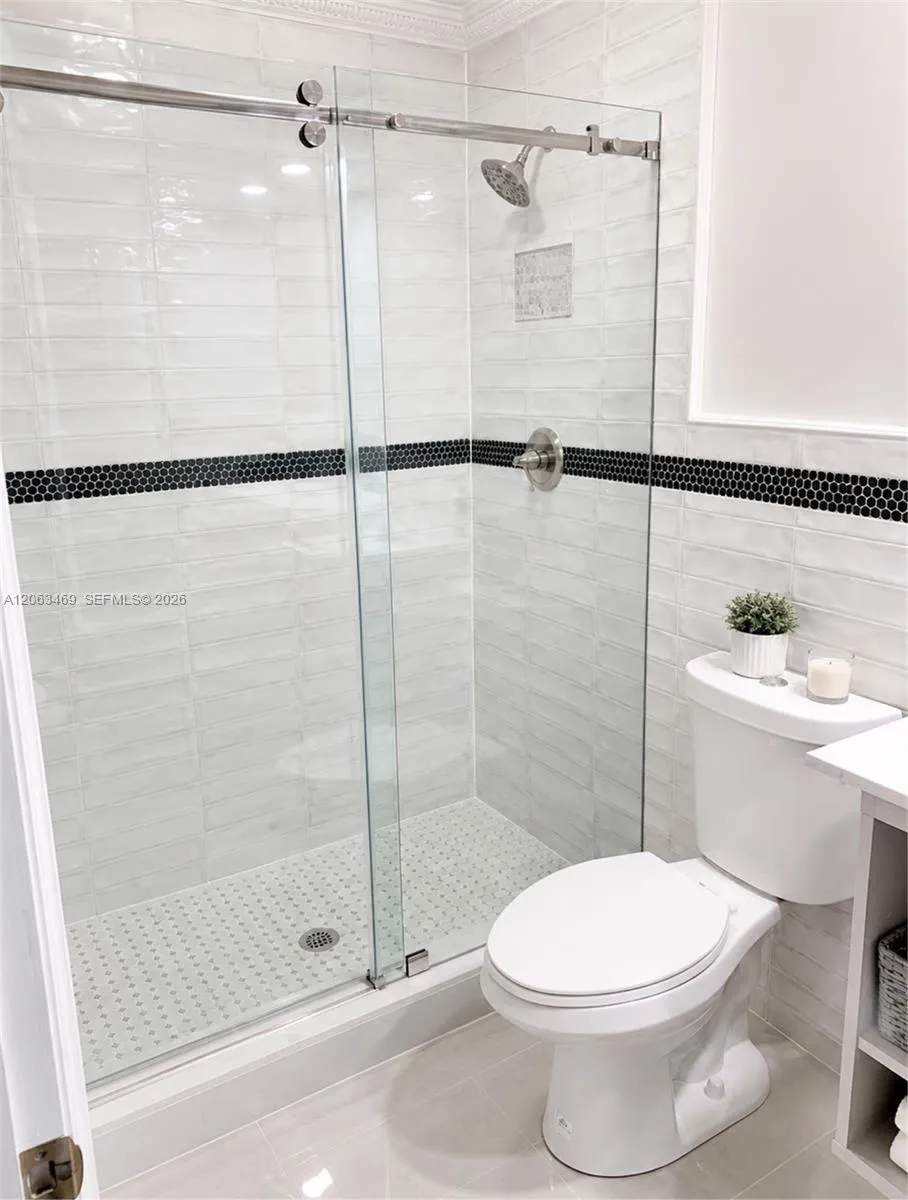 3760 Inverrary Dr #2P Lauderhill, FL 33319