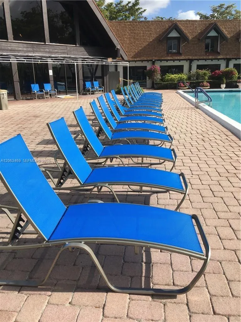 3760 Inverrary Dr #2P Lauderhill, FL 33319