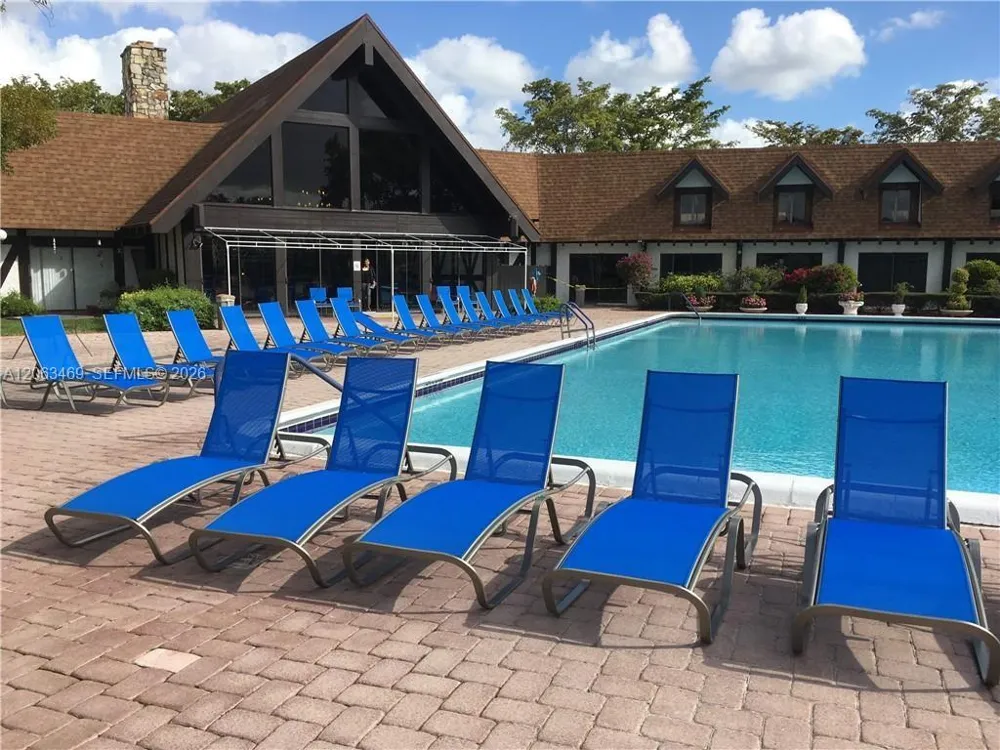 3760 Inverrary Dr #2P Lauderhill, FL 33319
