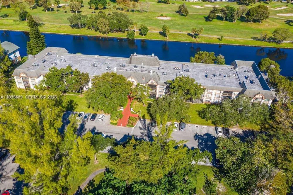 3760 Inverrary Dr #2P Lauderhill, FL 33319