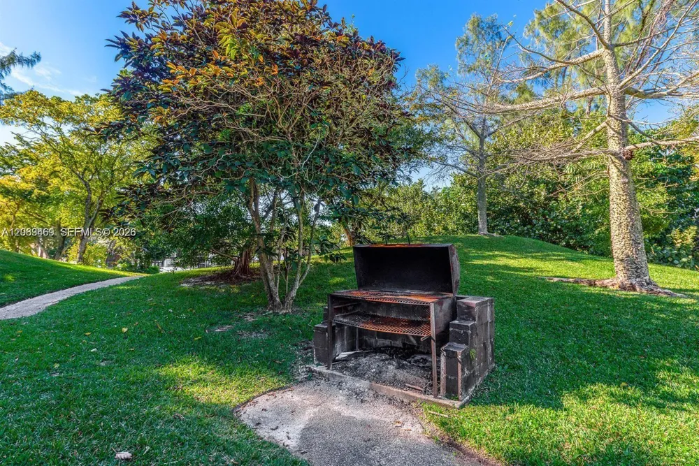 3760 Inverrary Dr #2P Lauderhill, FL 33319