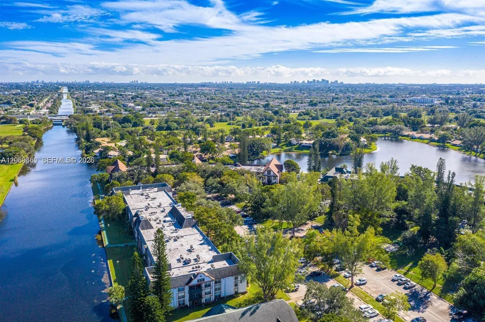 3760 Inverrary Dr #2P Lauderhill, FL 33319