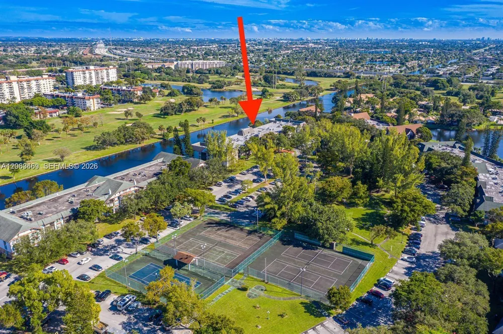 3760 Inverrary Dr #2P Lauderhill, FL 33319