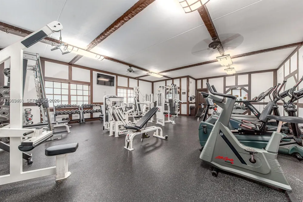 3760 Inverrary Dr #2P Lauderhill, FL 33319