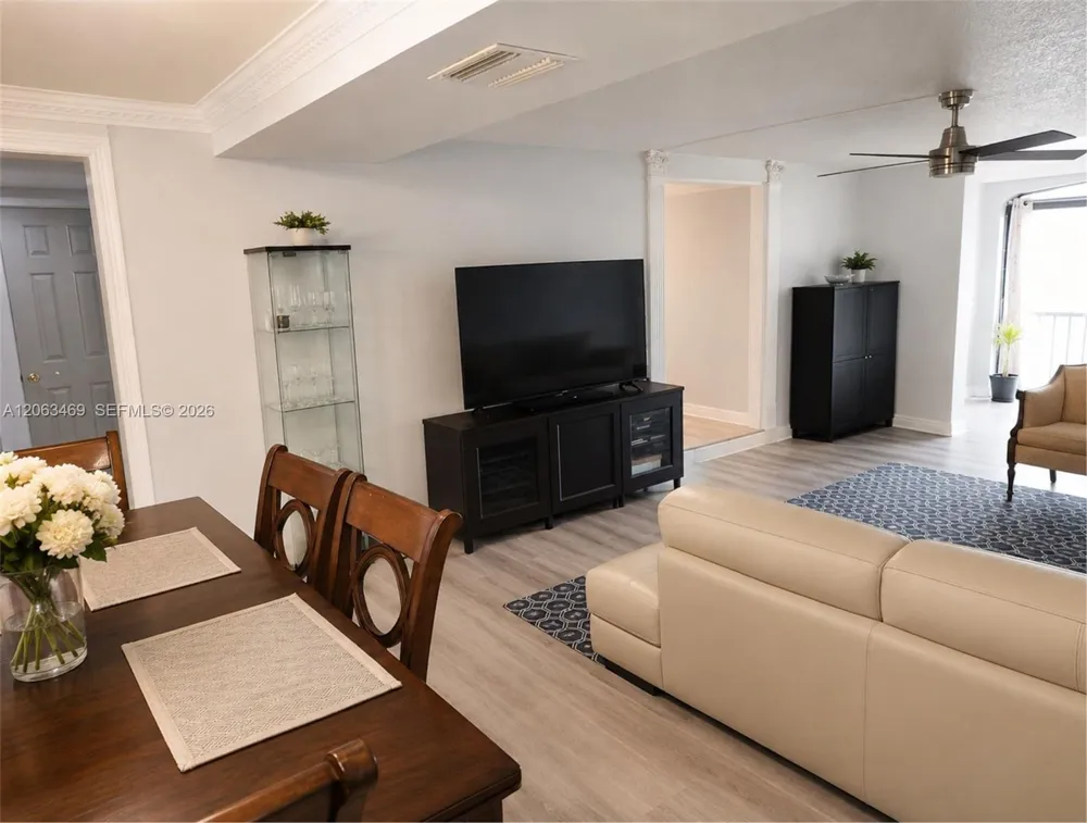 3760 Inverrary Dr #2P Lauderhill, FL 33319