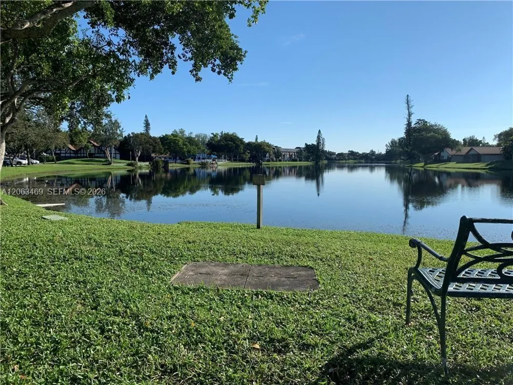 3760 Inverrary Dr #2P Lauderhill, FL 33319