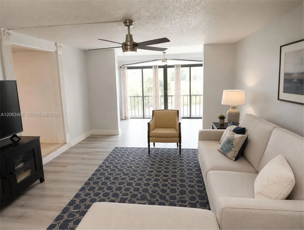 3760 Inverrary Dr #2P Lauderhill, FL 33319