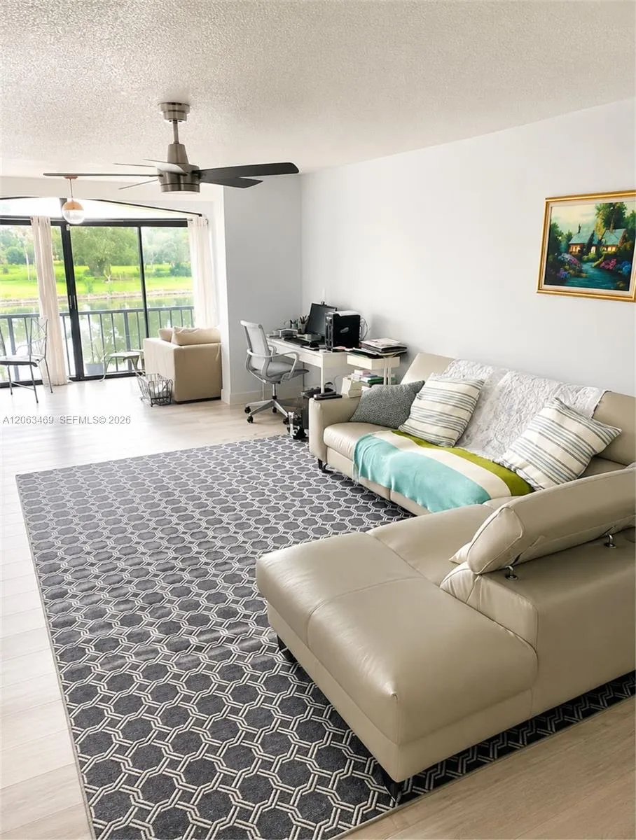 3760 Inverrary Dr #2P Lauderhill, FL 33319
