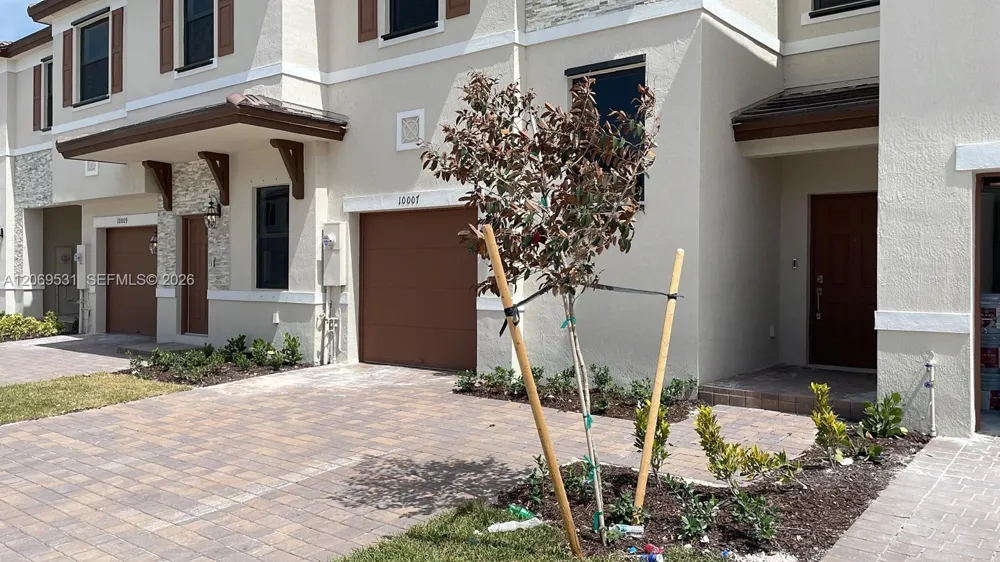 10007 SW 231 Ln Miami, FL 33190