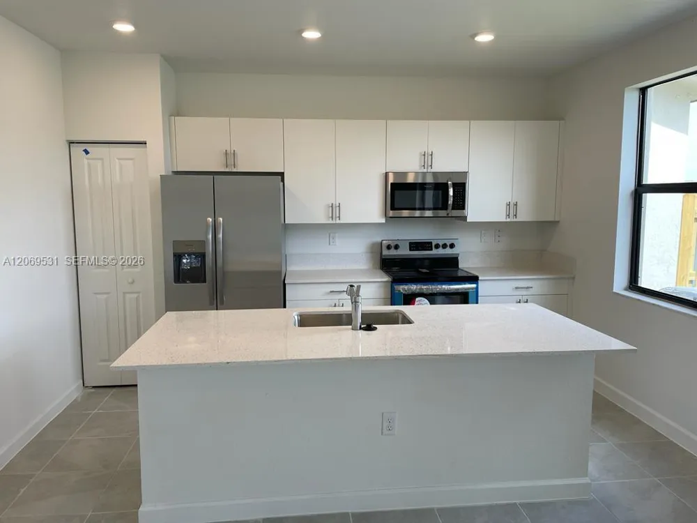 10007 SW 231 Ln Miami, FL 33190