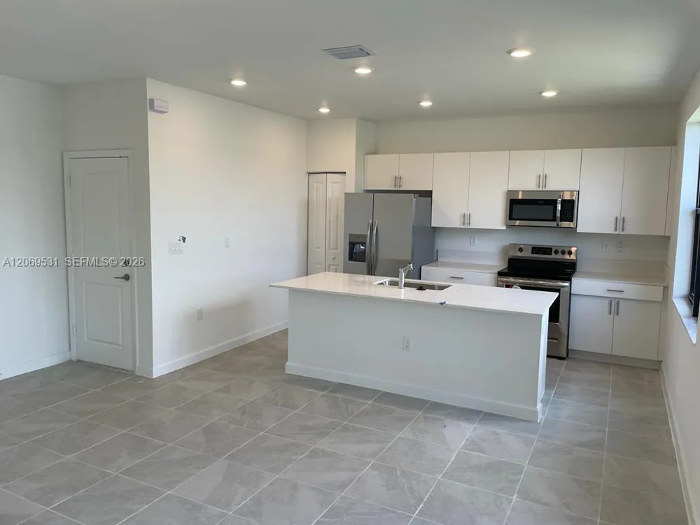 10007 SW 231 Ln Miami, FL 33190