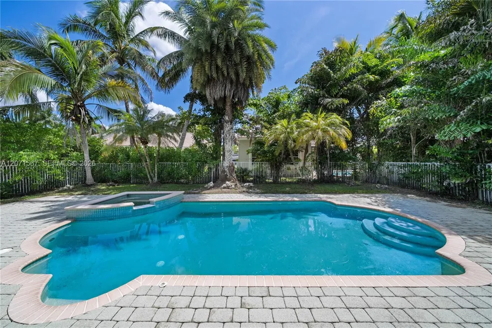 1855 Hidden Trail Ln Weston, FL 33327