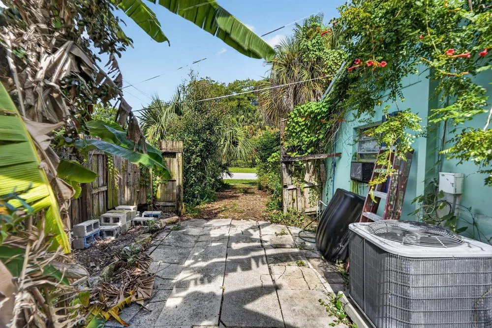 303 S DELAWARE BOULEVARD Jupiter, FL 33458