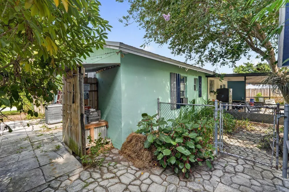303 S DELAWARE BOULEVARD Jupiter, FL 33458