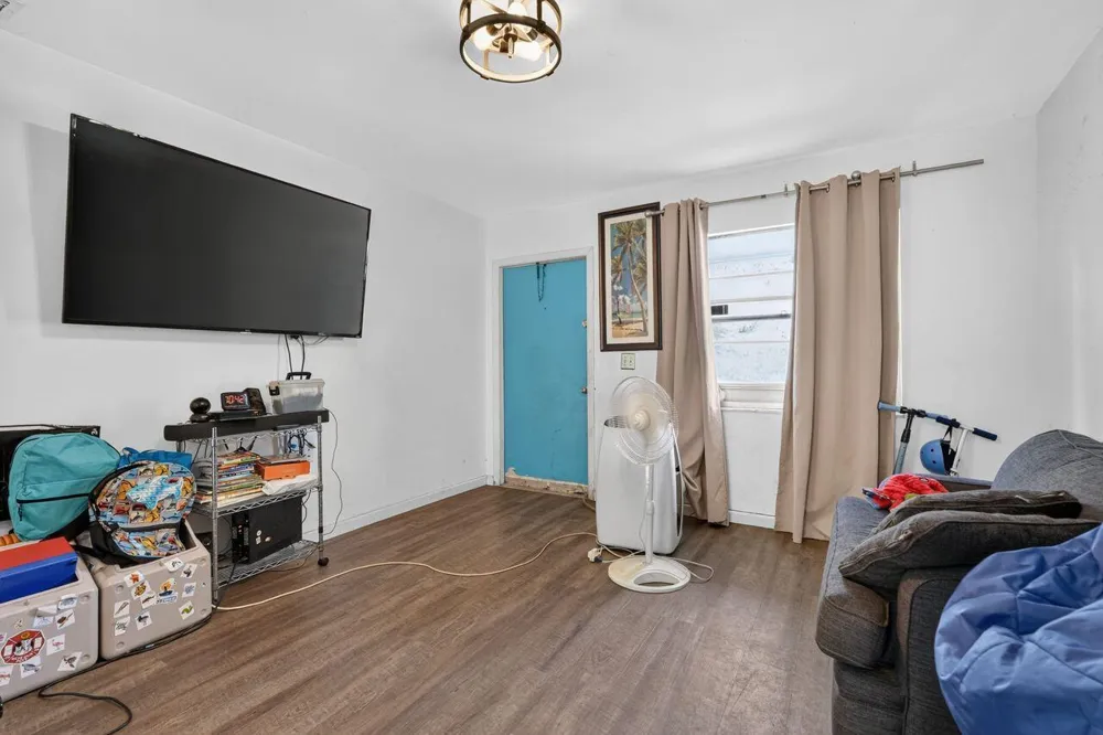303 S DELAWARE BOULEVARD Jupiter, FL 33458