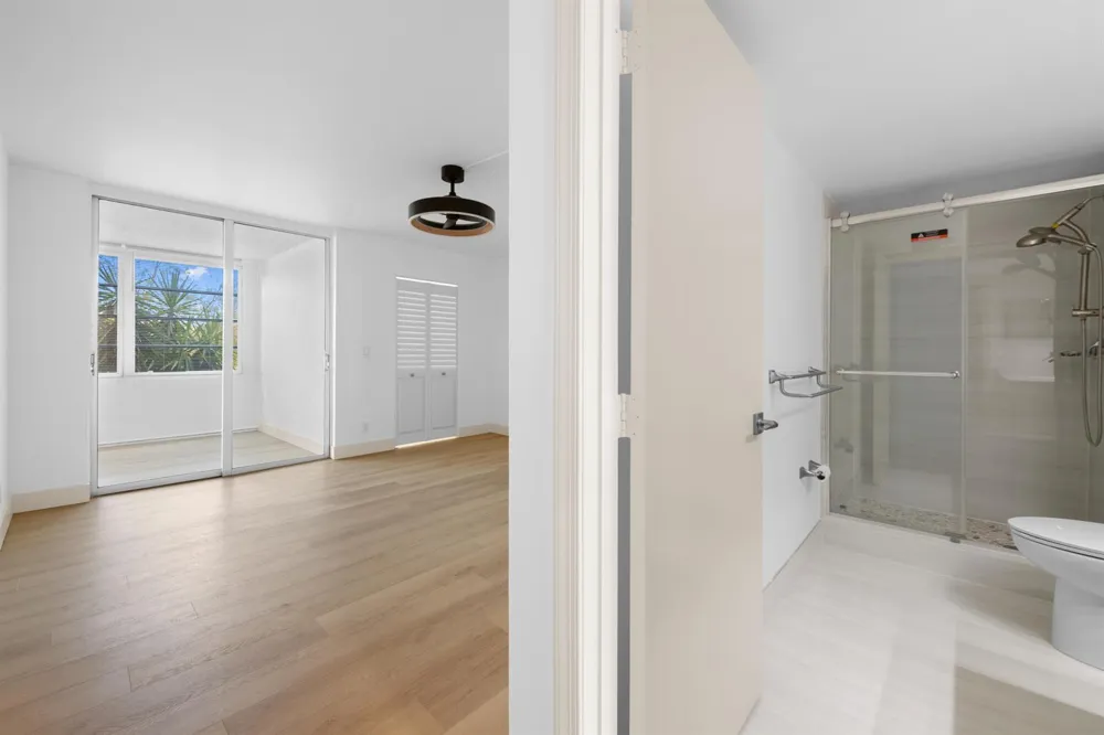 370 NW 76TH AVENUE #204 Margate, FL 33063