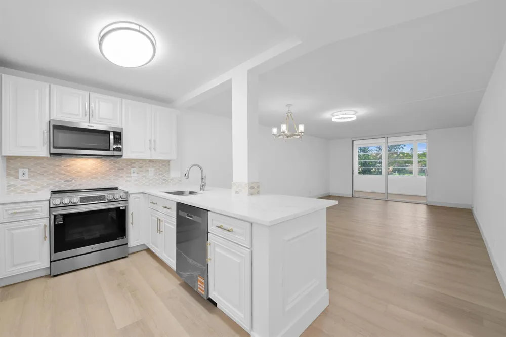 370 NW 76TH AVENUE #204 Margate, FL 33063