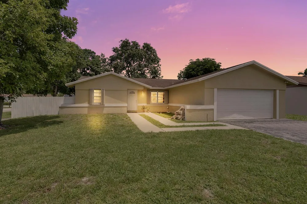 9235 Saddlecreek Drive Boca Raton, FL 33496